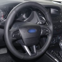 Оплетка на руль из «Premium» экокожи Ford Escape 2017-2019 г.в. (для руля со штатной кожей, мультируль, черная)